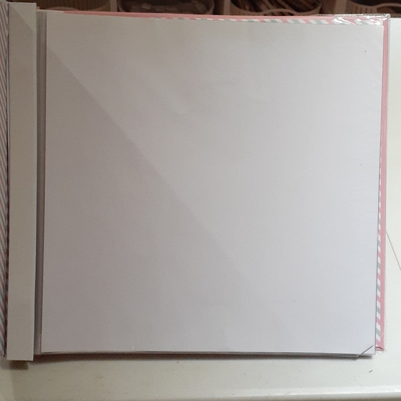 🆕️ Scrapbook 30 Pages - Picture 3 of 3